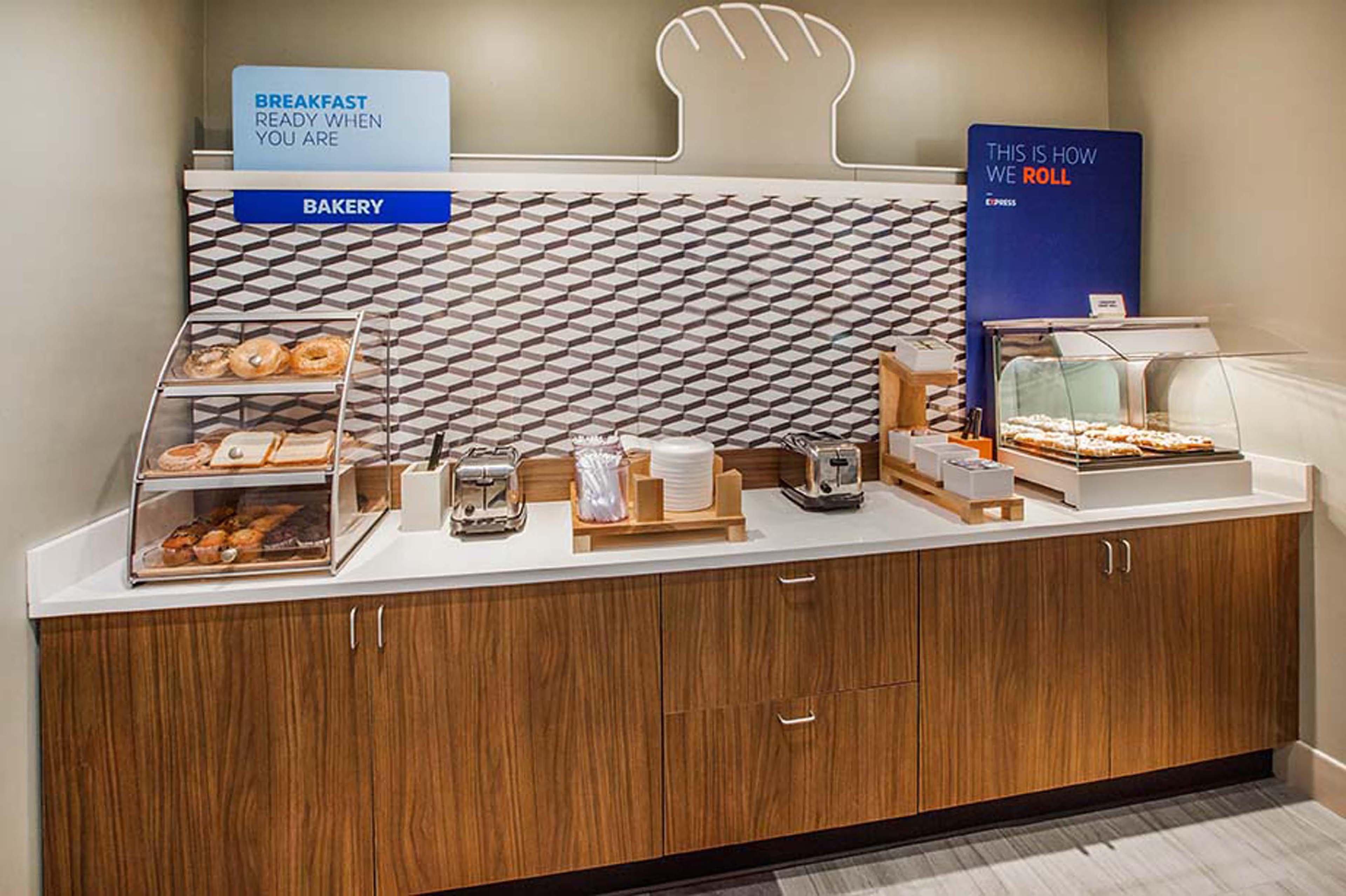 Holiday Inn Express Jackson By Ihg Экстерьер фото