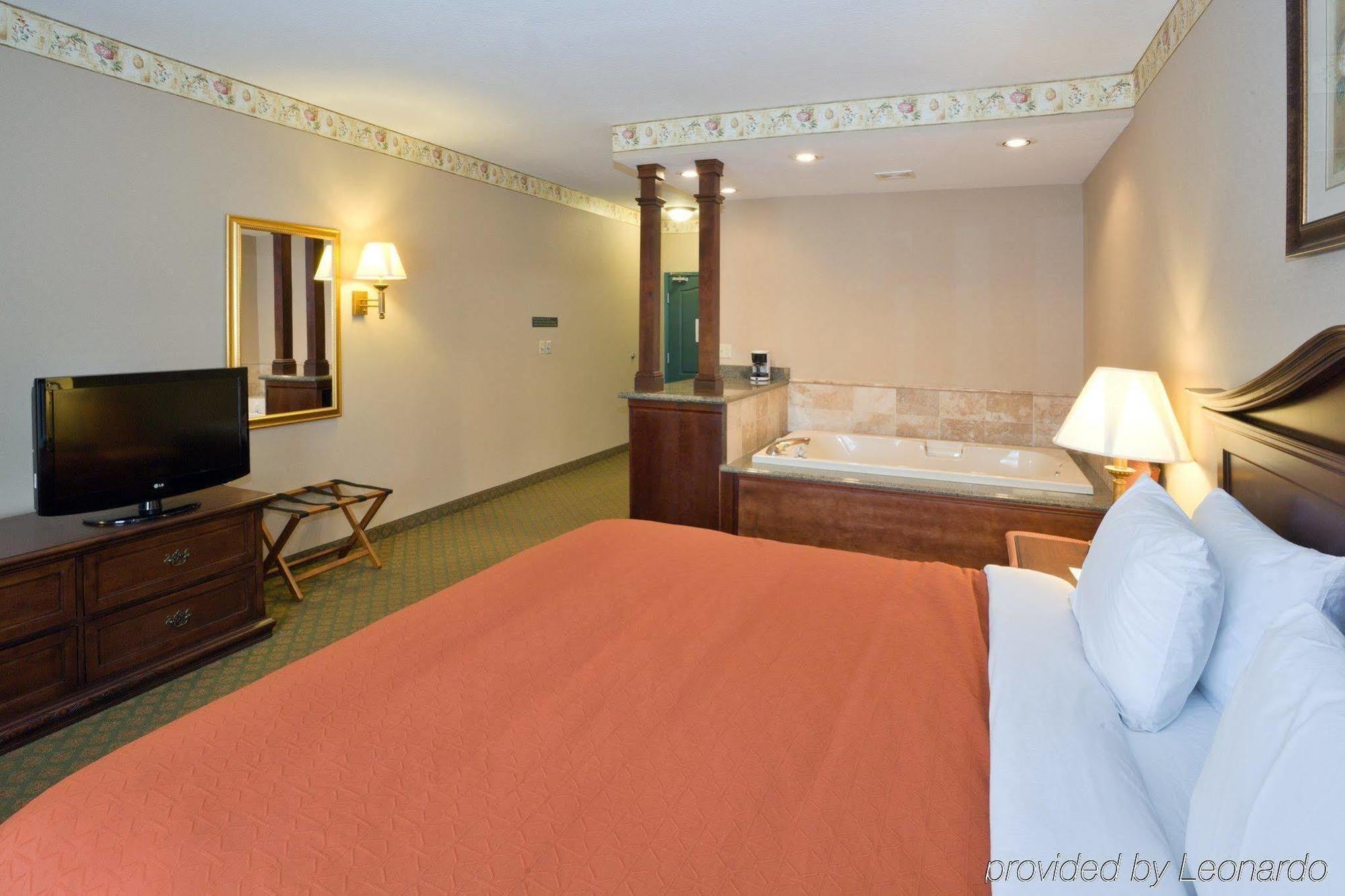Holiday Inn Express Jackson By Ihg Экстерьер фото